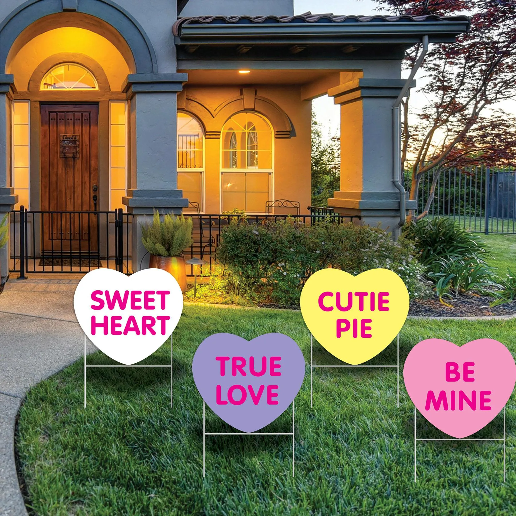Valentine's Day Plastic Candy Heart Yard Signs (4 per Package)